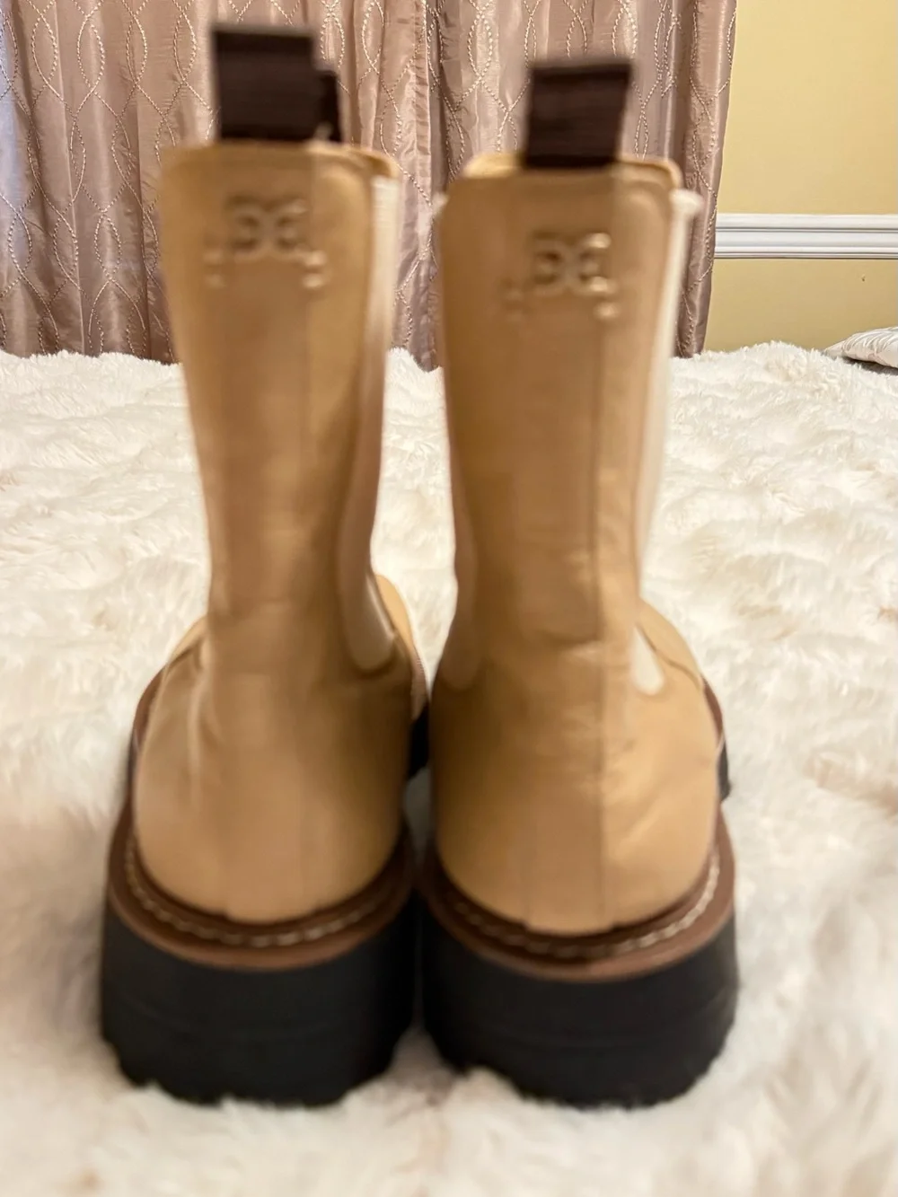 Sam Edelman Laguna Chelsea boot in sesame Size 10